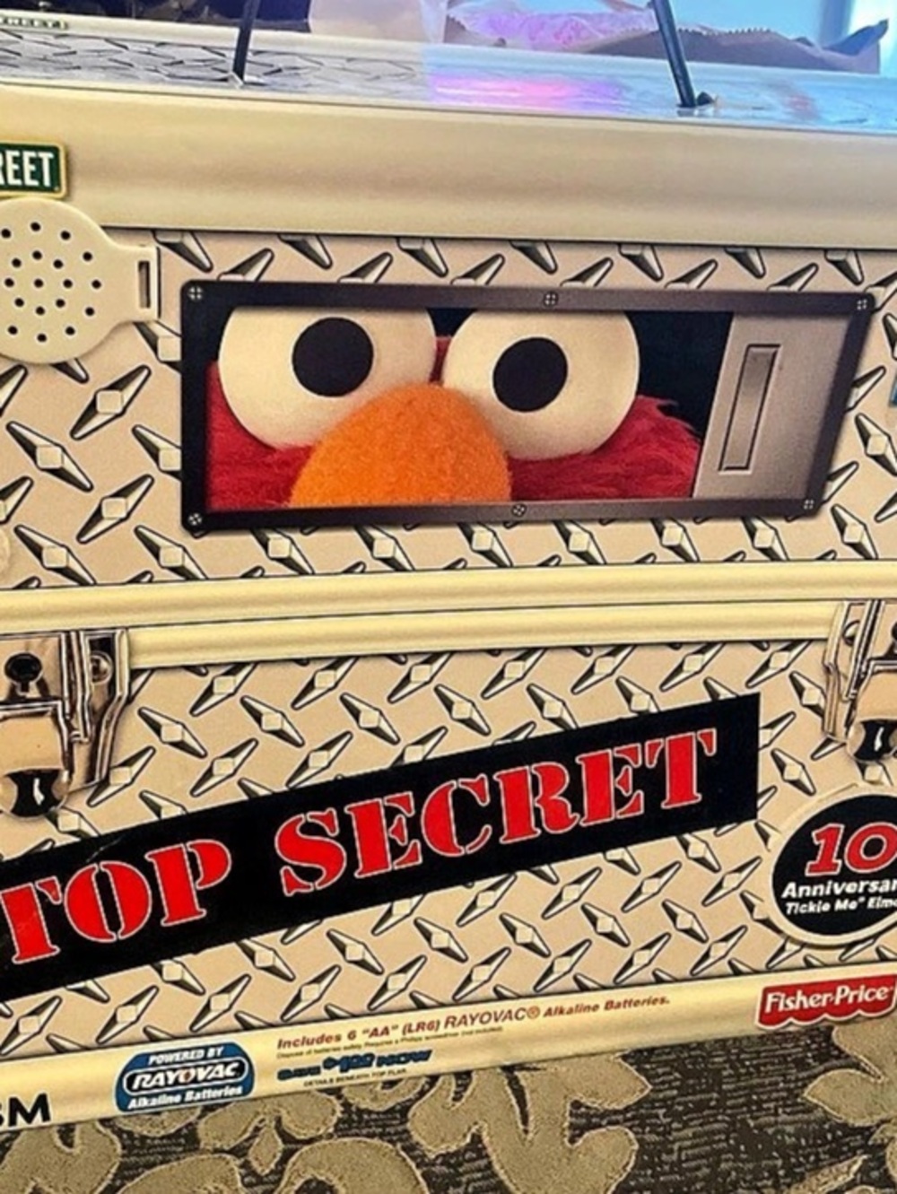 NEW / NEVER OPENED – 2006 TMX Tickle Me Elmo 10th Anniversary Top Secret Edition